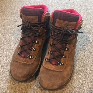 Columbia Newton Ridge - waterproof hiking boots